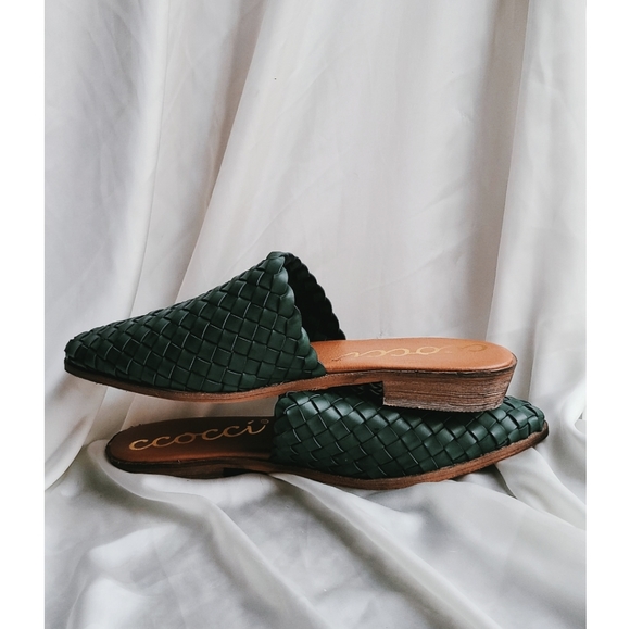 🆕️The Grace// Hunter green Woven Flat - Picture 3 of 4